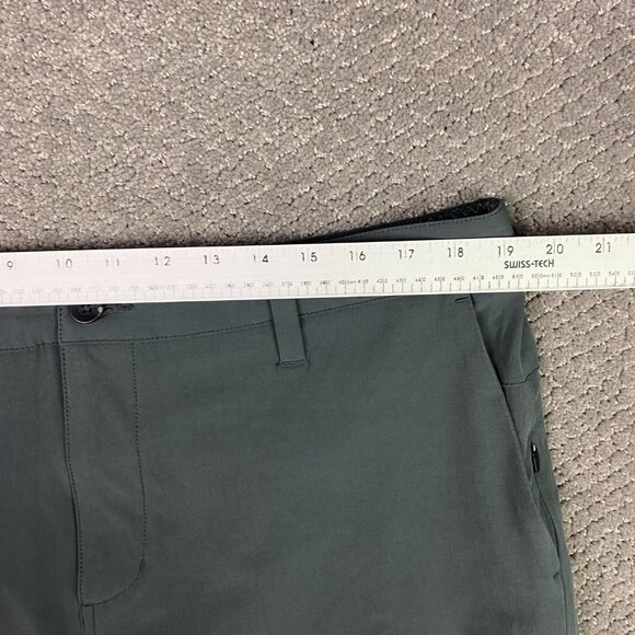 Vuori Aim Shorts Men's 36 Gray Lightweight Outdoor Golf Hiking Performance - Picture 8 of 12